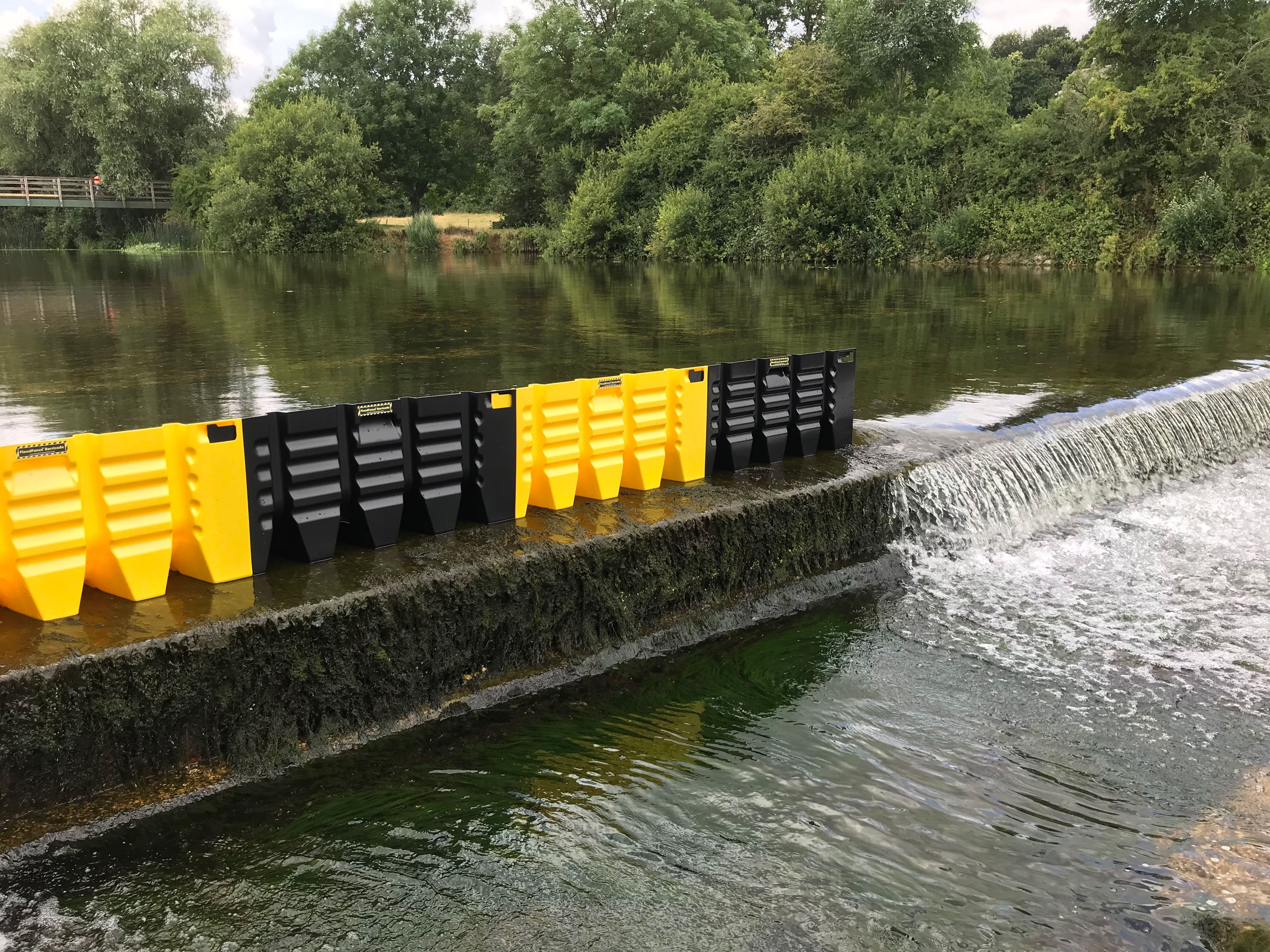 floodfence-light-divert-stream-flow
